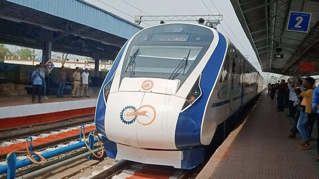 インドの快適電車ヴァンデーバーラト